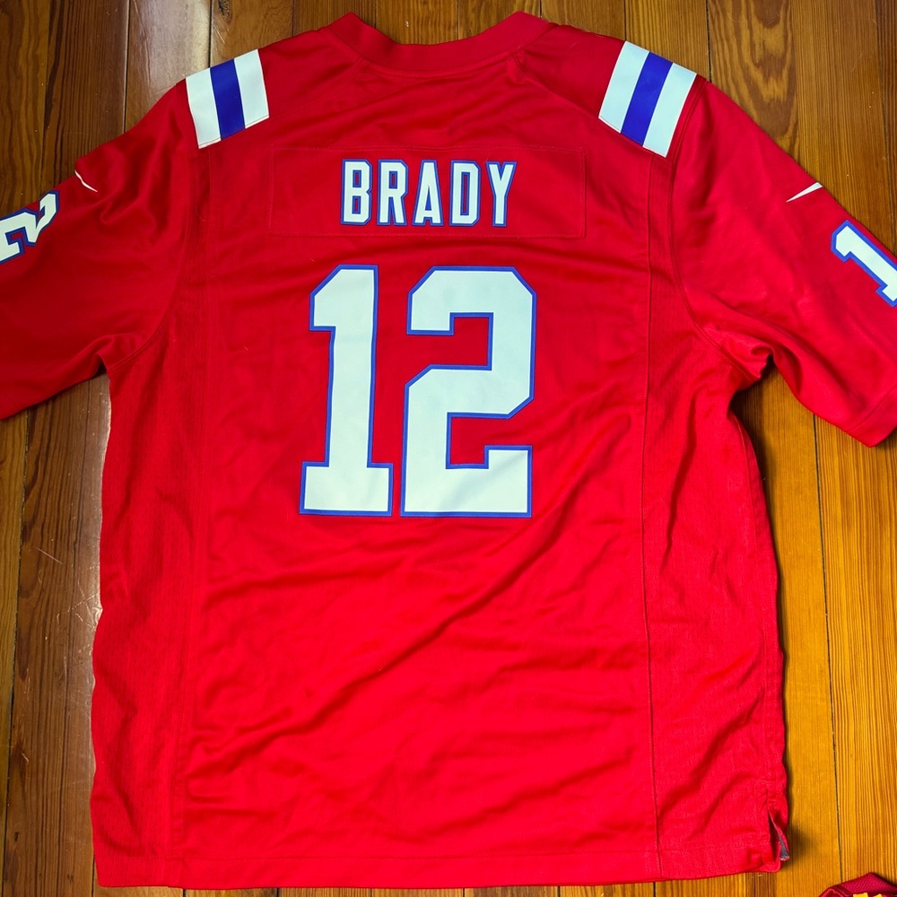 Vintage Men's New England Patriots Tom Brady Nike Red Retired Game Jersey XL